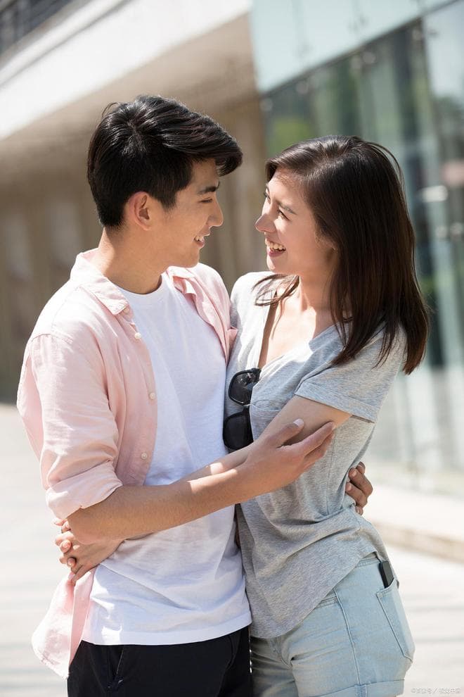为什么身边的姐弟恋越来越多了，传统婚恋观的变革与新生