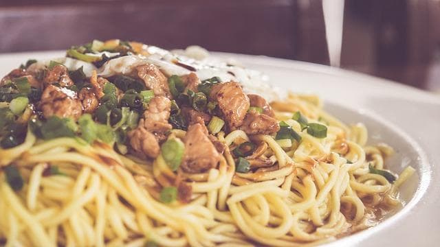 腊肉炖制完全指南：从食材准备到烹饪技巧