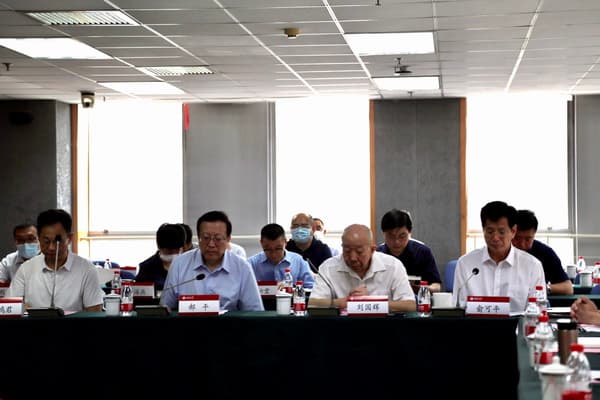 《政治通鉴》第一卷出版：政治学者们集体性的探索