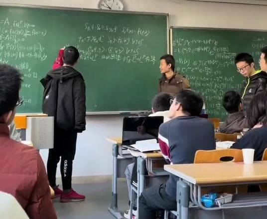 解题如神，生活简朴：数学天才韦东奕的真实故事