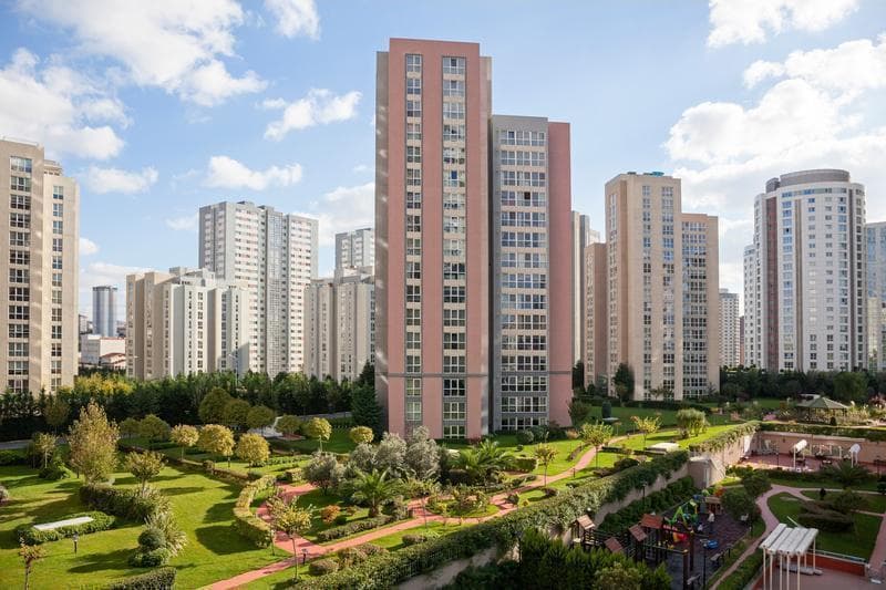 住房公积金离职一个月后可提取，转移也是可行的