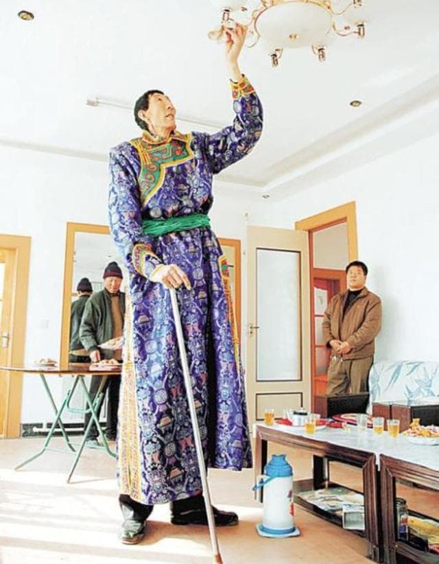 中国"第一巨人"鲍喜顺：从自卑到自信，用善良回馈社会的励志人生