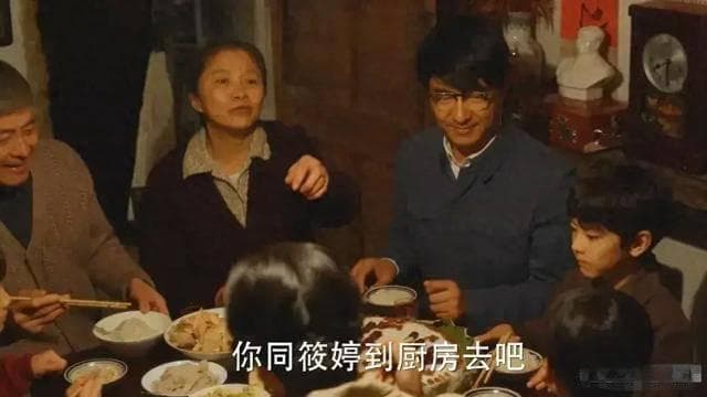 原来他们是夫妻，因戏生情恩爱40年，演完《小巷人家》终于红了