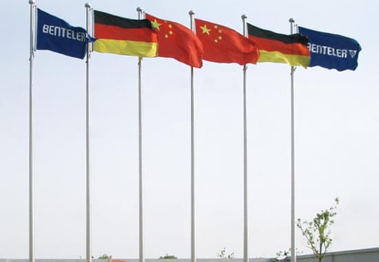三节旗杆：校园与企业的精神象征