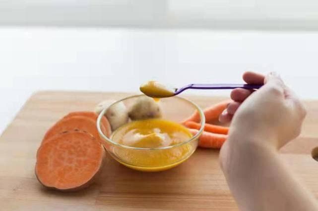 培养宝宝自主进食兴趣的步骤