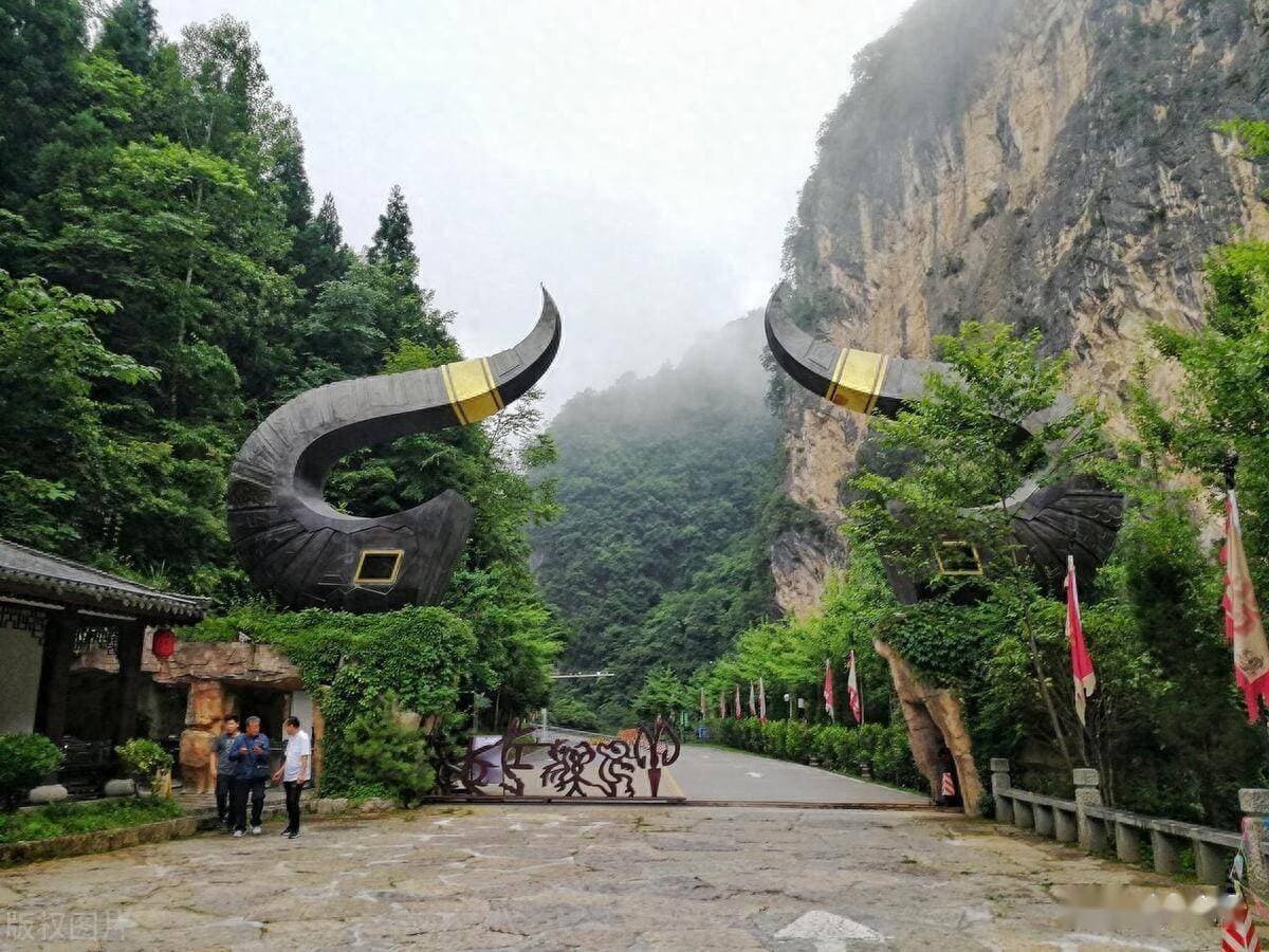 神农架旅游攻略：华中第一峰的自然与人文之旅