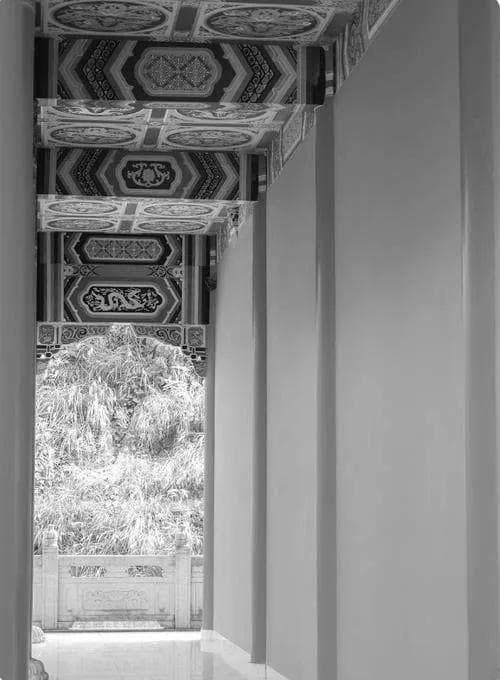浅析古代诗词中的"栏杆"意象与审美精神