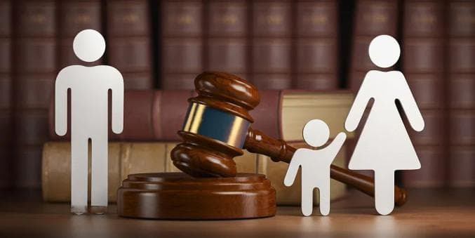 夫妻离异后，探望权该如何行使？民法典这样规定