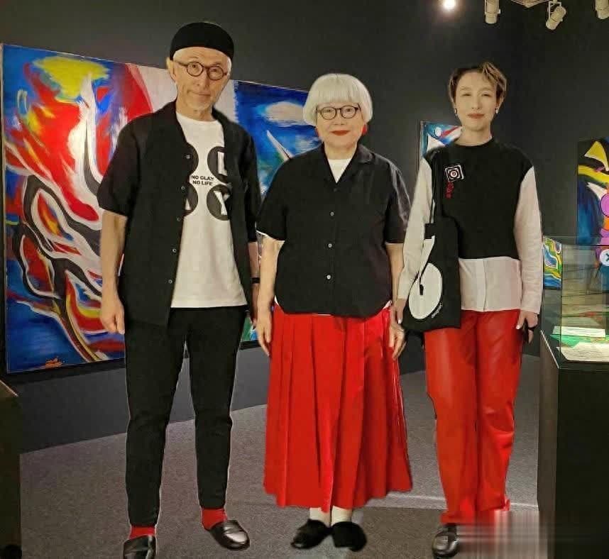 日本老夫妻情侣穿搭惊艳登场，优雅自然展现爱情最美好的模样