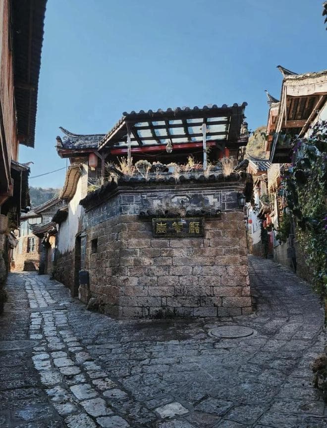 克隆古镇衰败潮，云南却逆势大修古镇？