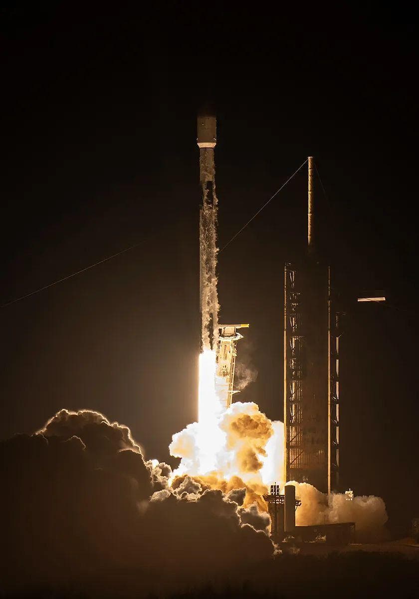 SpaceX再发登月器！美国私企携"雅典娜"挑战月球南极神秘山脉