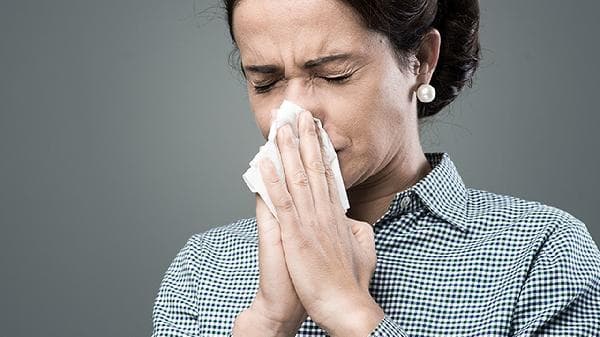春季过敏5大症状全解析：打喷嚏、流涕、鼻塞、皮疹、眼痒，如何有效应对？