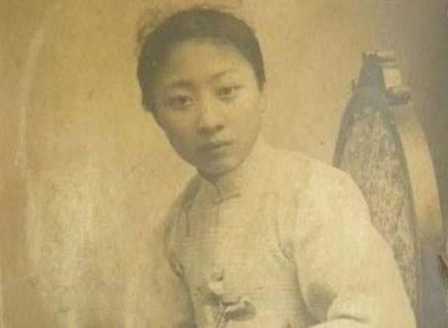 露兰春：被迫嫁入黄金荣家的悲情戏子