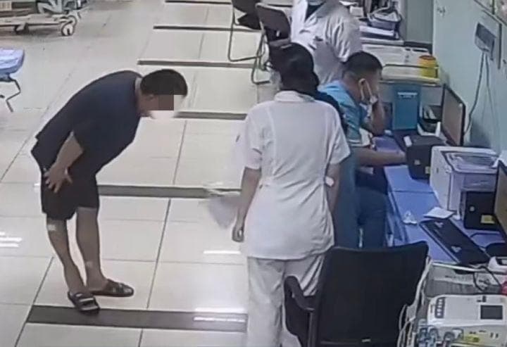 10秒“生死时速”，战胜死神！他对医护人员三鞠躬……
