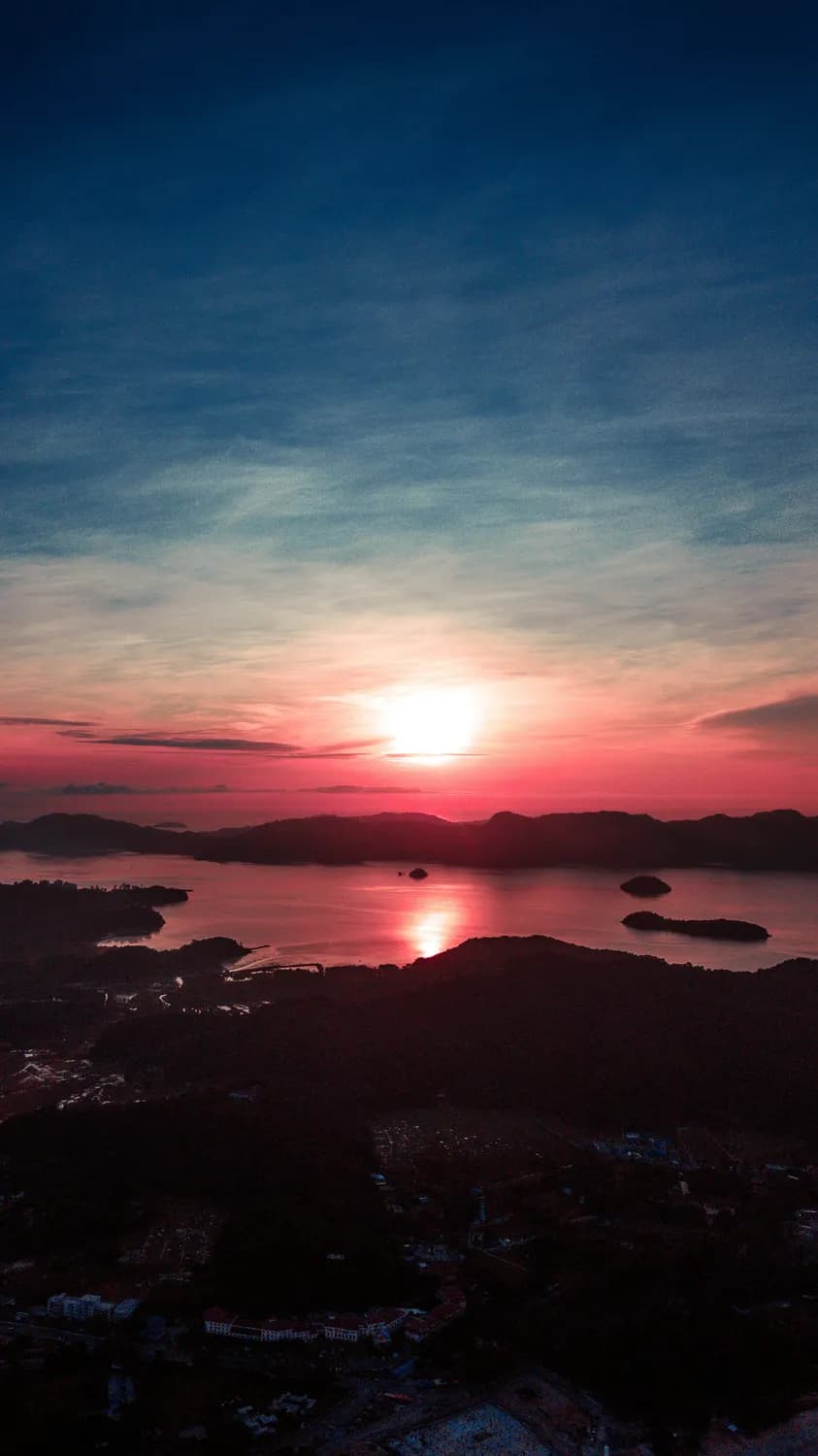 千岛湖梅峰岛：300余座岛屿尽收眼底，观赏日落的绝佳位置