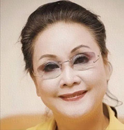 丈夫去世4年后 79岁李谷一现状：一个人生活，还能表演“一字马”
