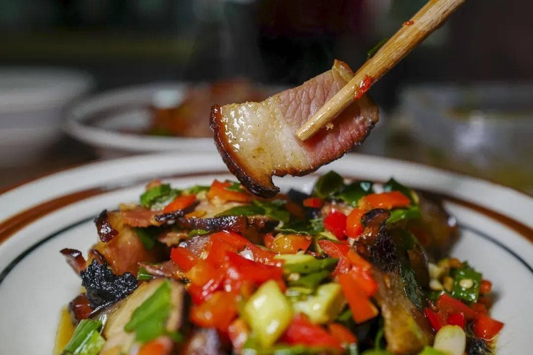 解锁辣椒炒肉的极致美味秘诀！