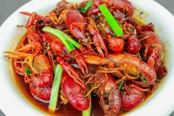 香辣小龙虾，不仅仅是一道美食，更是一种积极乐观的生活态度