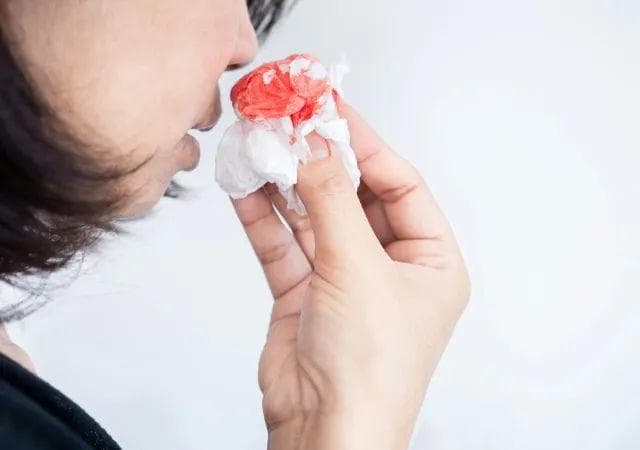 健康真相：冬季流鼻血，是上火了，还是大病前兆？