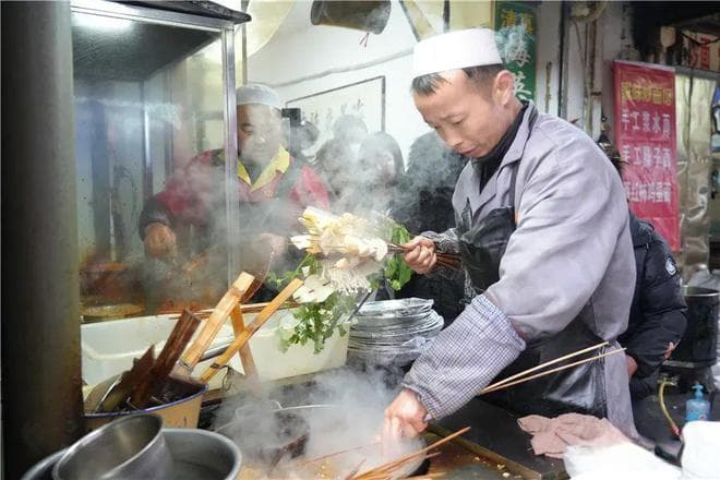 1元1串，天水麻辣烫凭“甘谷辣椒+手擀粉”火遍全国