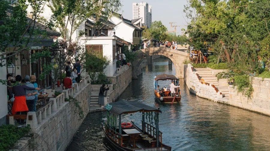 老旧住房“原拆原建”，城中村改造……上海探索“可持续城市更新”路径