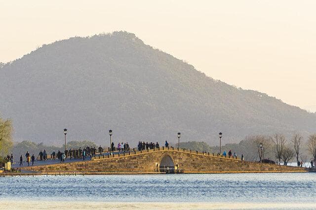 中国十大情侣旅游胜地 中国十大适合情侣旅游的城市 国内情侣约会热门目的地推荐