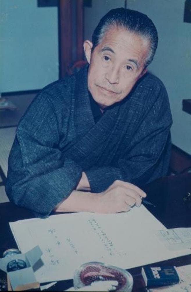 一生淡淡地看淡淡地写的井上靖