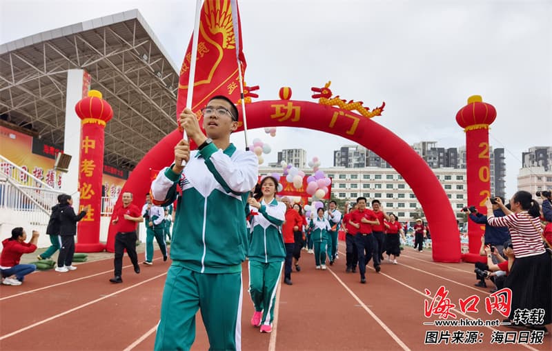 海口多所学校举行“百日誓师”仪式——满满氛围感助跑中考