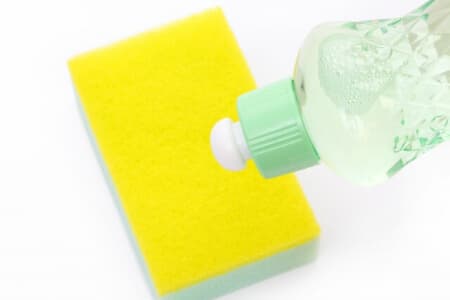 中性洗剂完全指南：成分、用途、使用方法及推荐产品