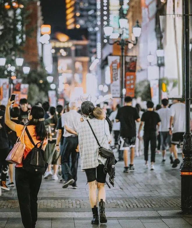 闯入城市的心脏：街头纪实摄影指南