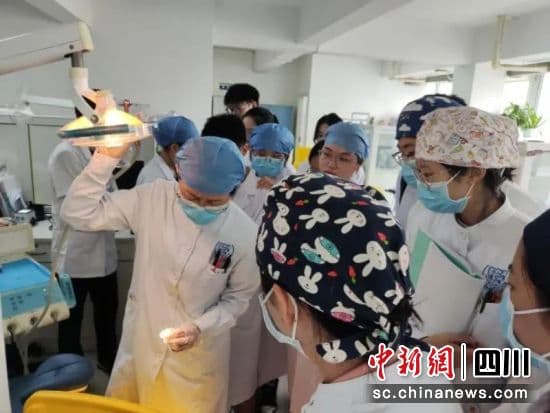 多管齐下培养医师综合能力 全力提高教学质量