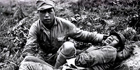 远征军老兵忆往事：战争很残酷，巨蟒把哨兵都吃了