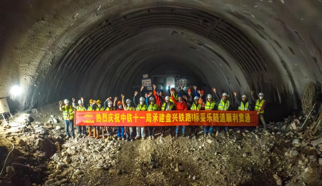 盘兴高铁全线隧道贯通 贵州市市通高铁指日可待