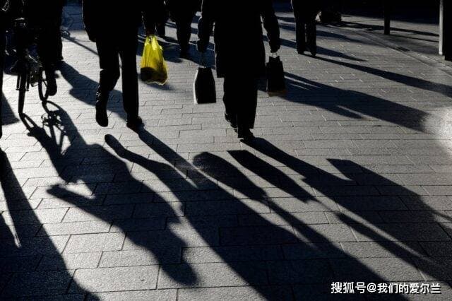 爱尔兰移民潮创17年新高：14.9万新移民涌入，6.9万人悄然离开