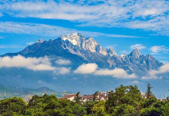 2025云南旅游攻略：穿越古镇、湖泊与雪山的奇妙之旅