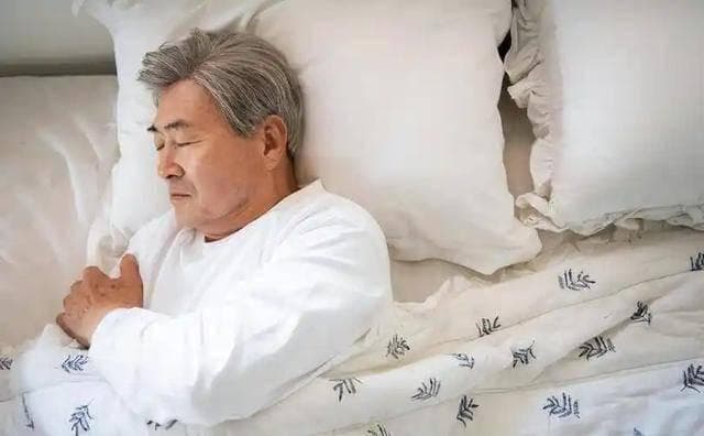 医生研究发现：对睡眠好的3种运动，睡前做一做，促进深度睡眠
