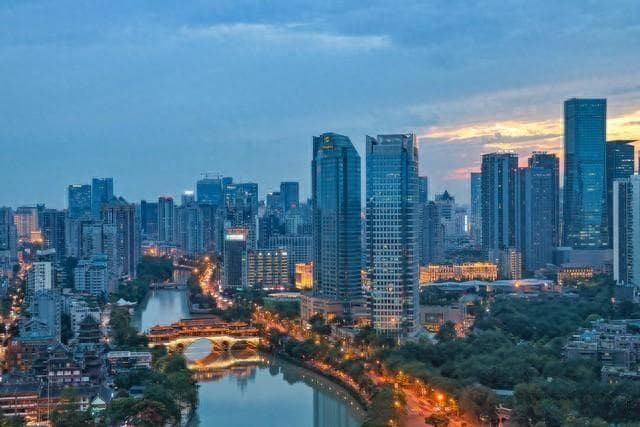 成都VS杭州全方位对比：谁才是新一线城市中的“宜居之王”？