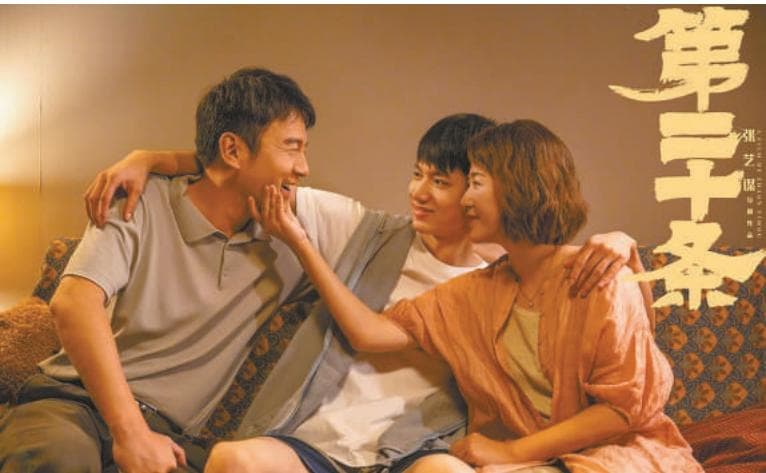 总票房突破80亿元刷新纪录，春节档电影口碑票房“热辣滚烫”