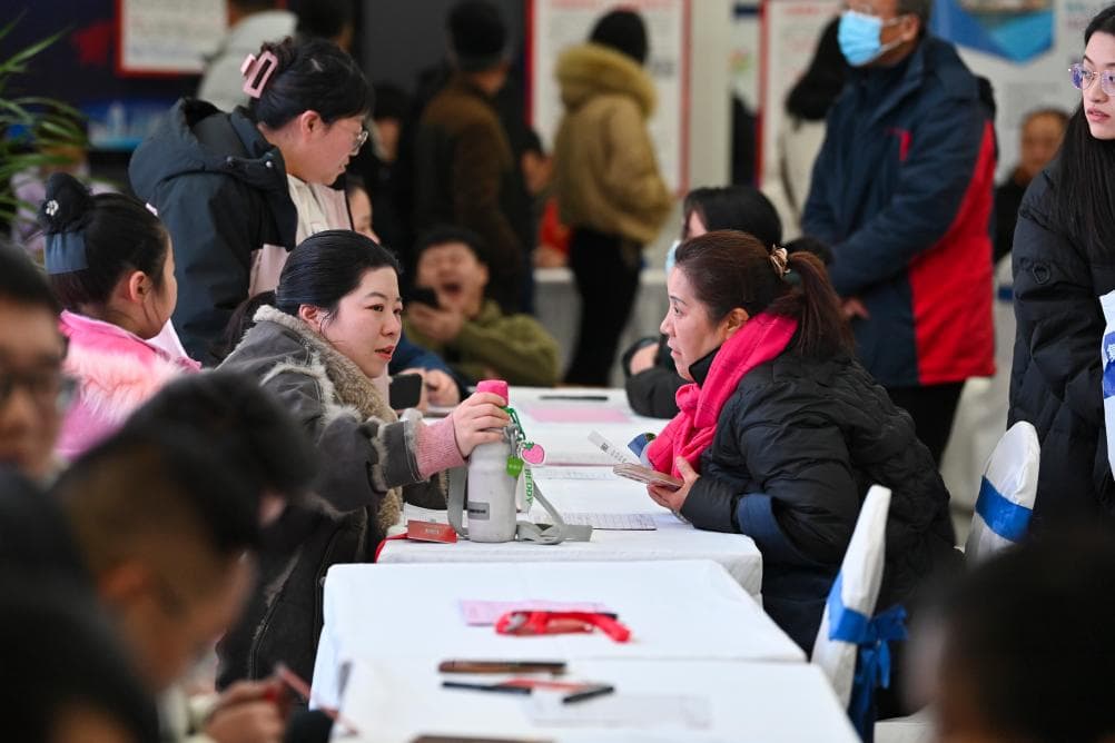春风送暖 中国各地多项举措助力新春就业返岗