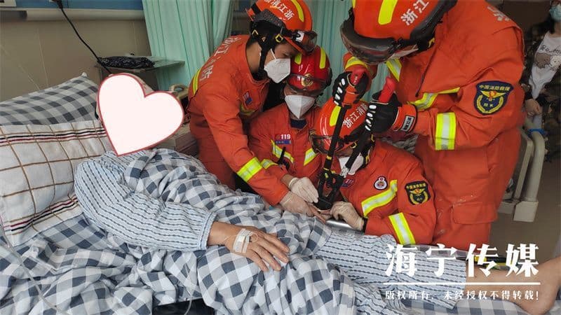 手术前戒指摘不下了！海宁消防员病床前细心“破戒”