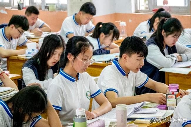 专家建议中小学缩短至10年 促进教育公平与减负