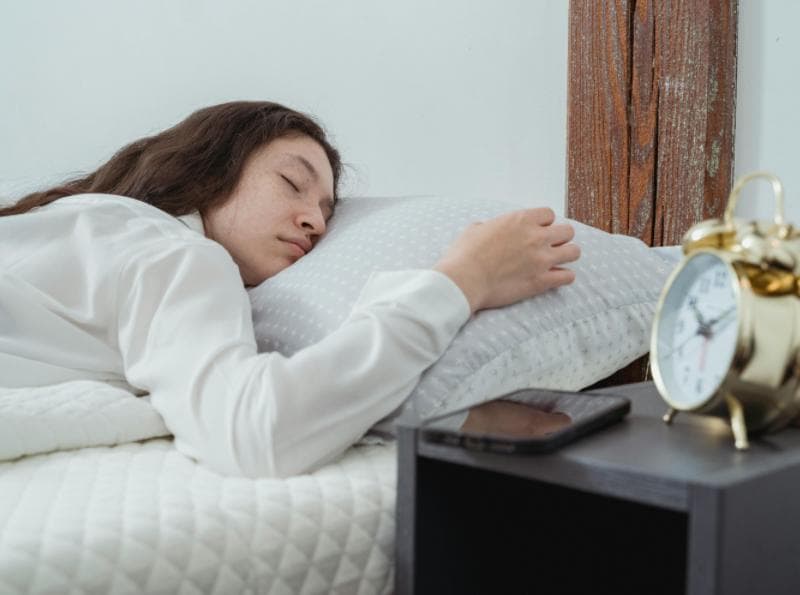 大学生睡眠问题调查：熬夜、失眠困扰，专家建议保持节律是关键