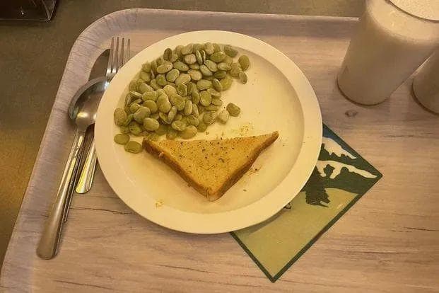 美军士兵交的伙食费被挪用，"饭菜难吃还危险"