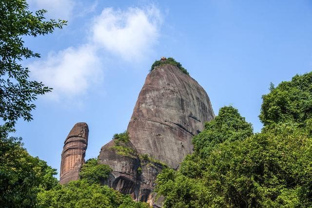 韶关十大景点：丹崖地貌、千年古刹与寻根圣地