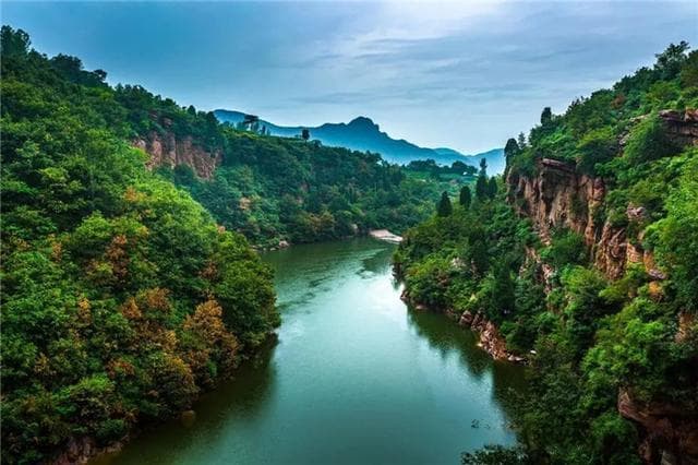 登伏羲文化名山，赏红石林玻璃栈道，一日游仅需118元