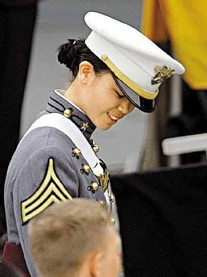 21岁华裔女孩刘洁创历史，成为西点军校首位华人女状元