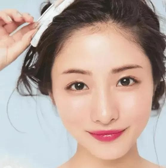 美妆博主分享32个实用化妆技巧，从底妆到腮红一应俱全