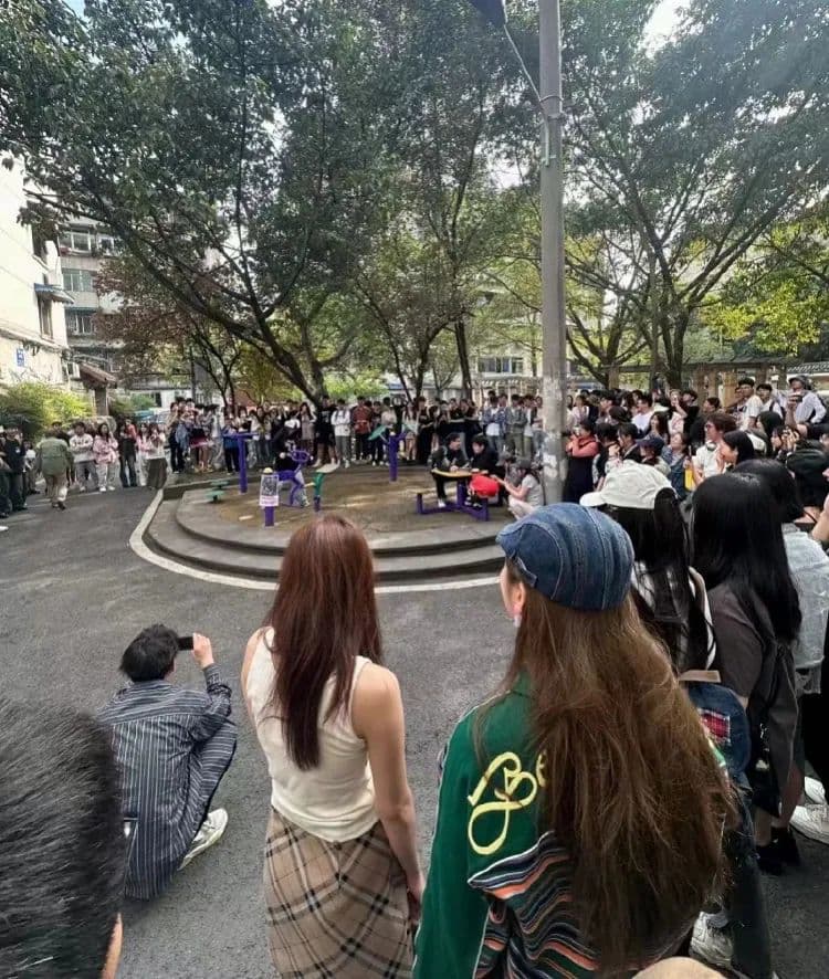“成都迪士尼”，又一个因无聊而走红的热梗