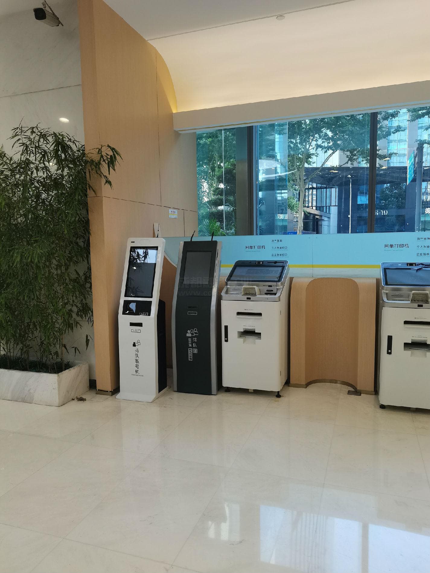 揭秘银行排队叫号机的工作原理：优化排队效率与用户体验
