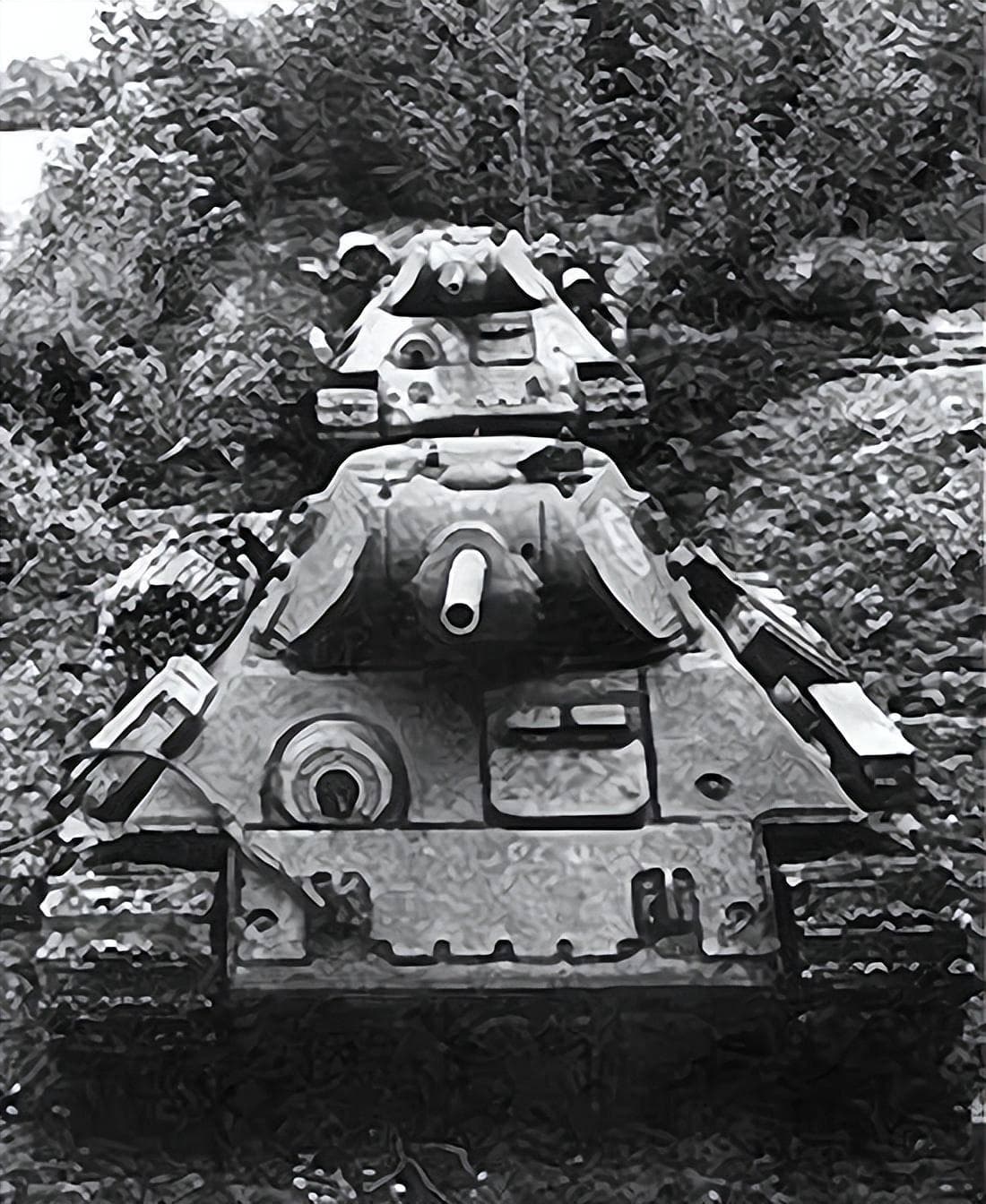 苏军铁骑：T-34中型坦克的研发历程与二战战场传奇
